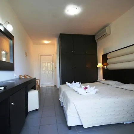 Ξενοδοχείο Zorbas 4*